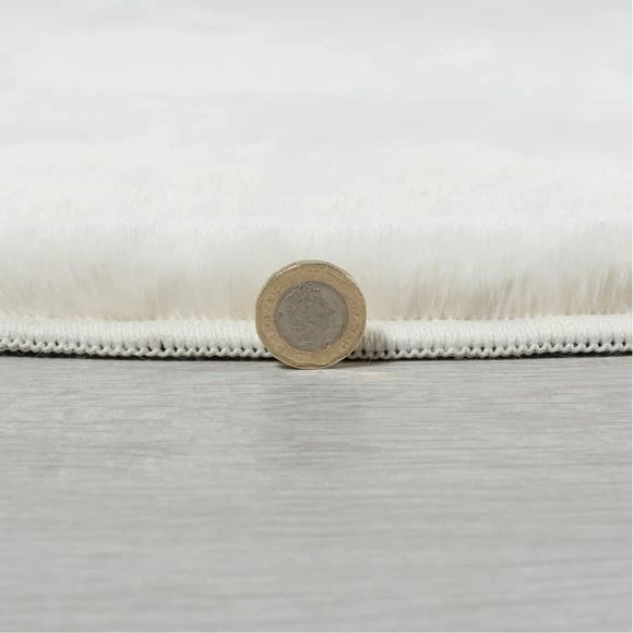 Dunelm Faux Fur Supersoft Lush Rug 5 Dunelm Faux Fur Supersoft Lush Rug - Image 3