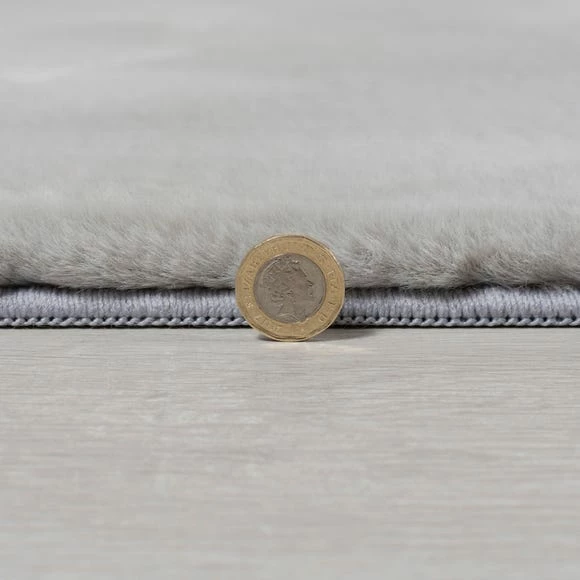 Dunelm Faux Fur Supersoft Lush Circle Rug 6 Dunelm Faux Fur Supersoft Lush Circle Rug - Image 4