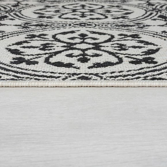 Dunelm Casablanca Monochrome Indoor Outdoor Rug 6 Dunelm Casablanca Monochrome Indoor Outdoor Rug - Image 4