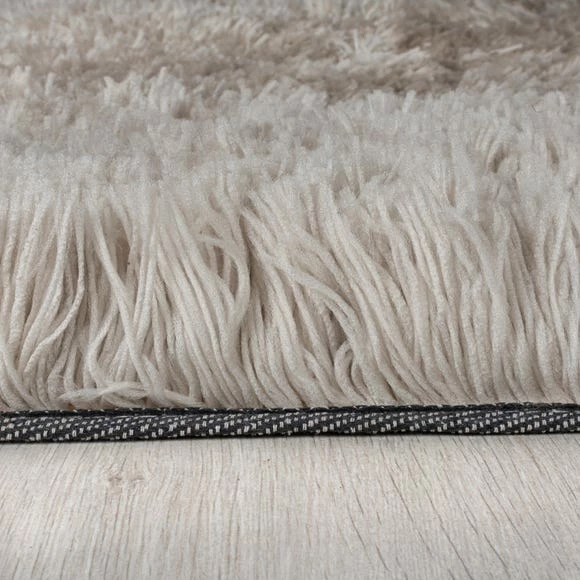 Dunelm Polar Shaggy Rug 6 Dunelm Polar Shaggy Rug - Image 4